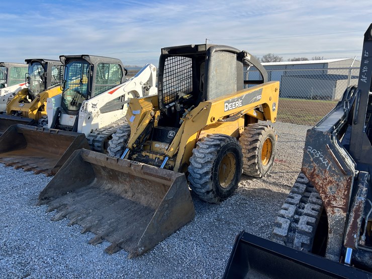 john-deere-332-image-19