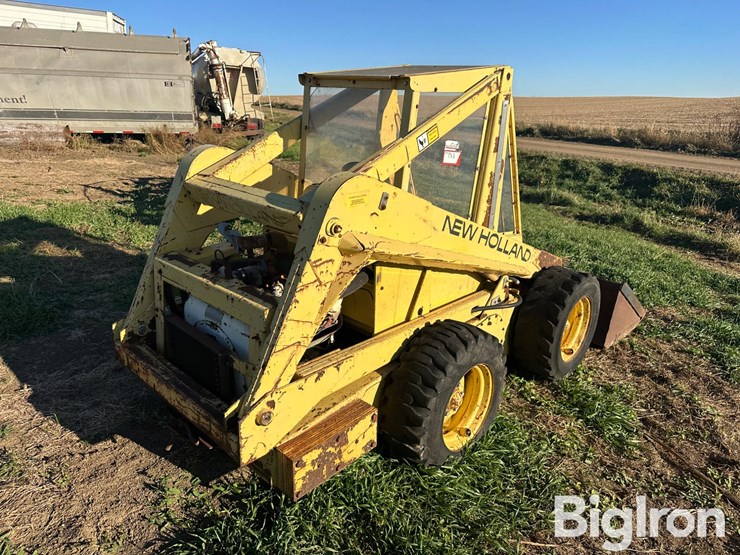 new-holland-l35-image-5