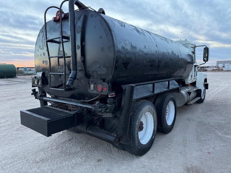 2004-mack-ch613-image-3