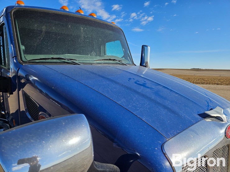 peterbilt-579-image-12