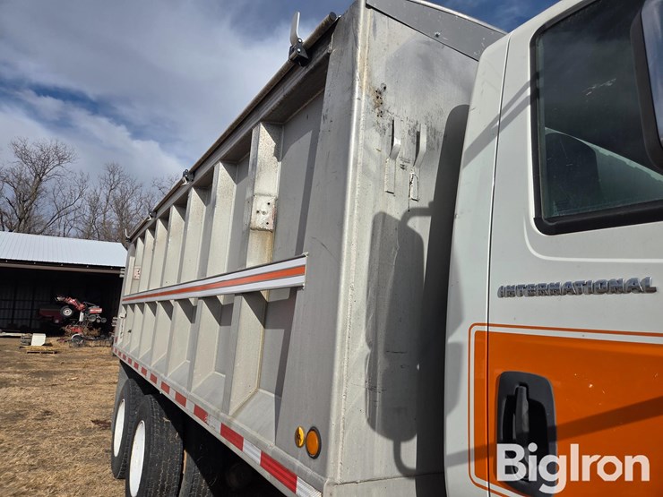 international-7400-image-10