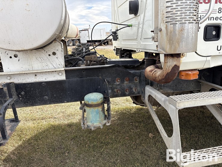 2003-mack-cv500-tri/a-concrete-transit-truck-w/bridgemaster-booster-image-18