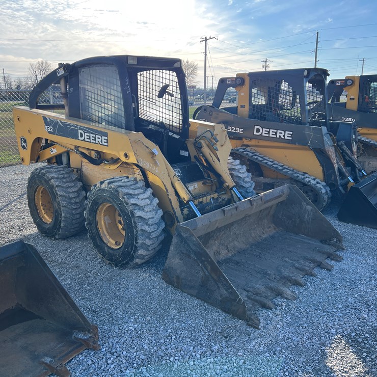 JOHN DEERE 332
