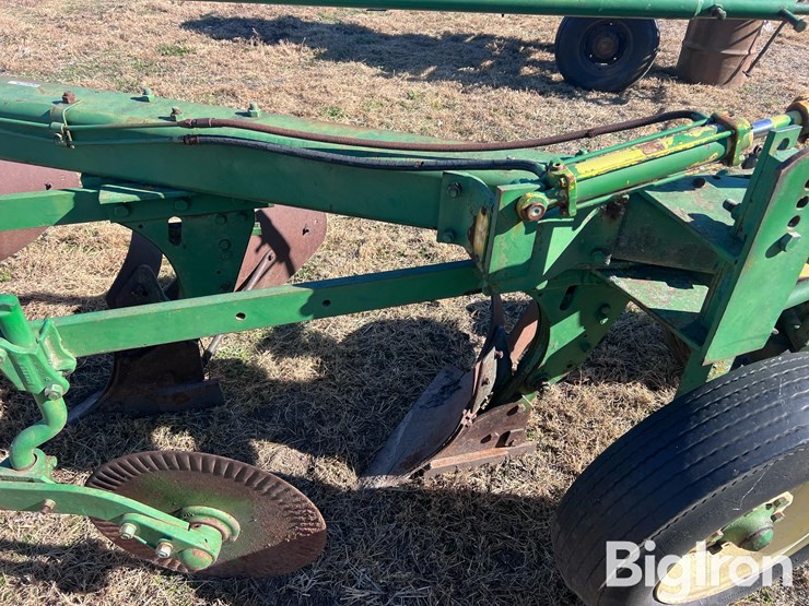 john-deere-8-image-11