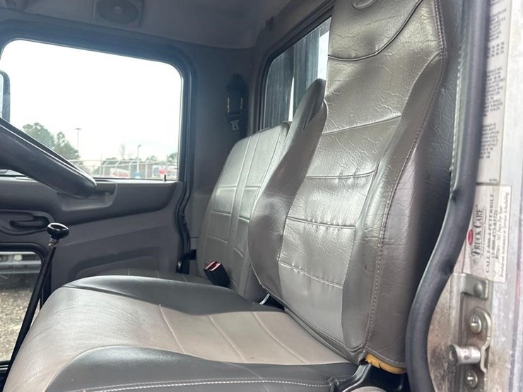 peterbilt-337-image-21