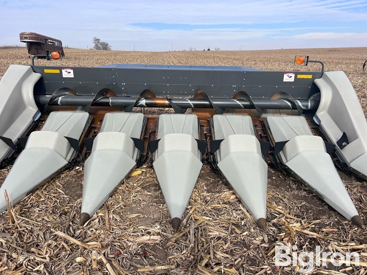 2010-gleaner-gl3000-6-6r30”-corn-head-image-18