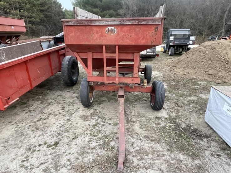 j&m-gravity-box-on-running-gear-image-3