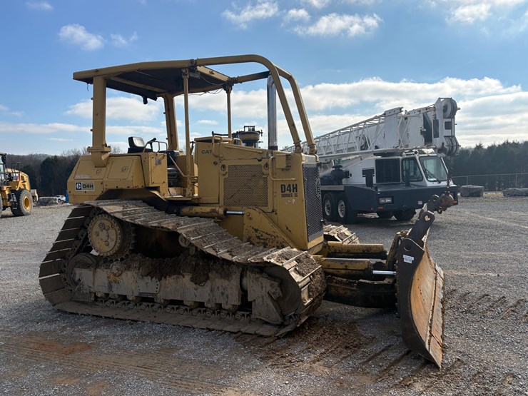 caterpillar-d4h-image-3