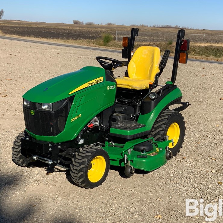 JOHN DEERE 1025R
