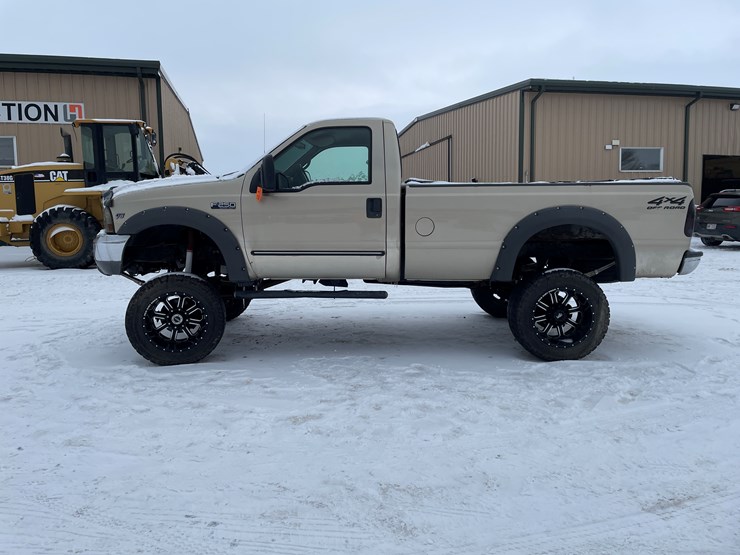 #1165-•-2000-ford-f250-pickup-truck-**non-runner**-(has-mn-title)-image-2