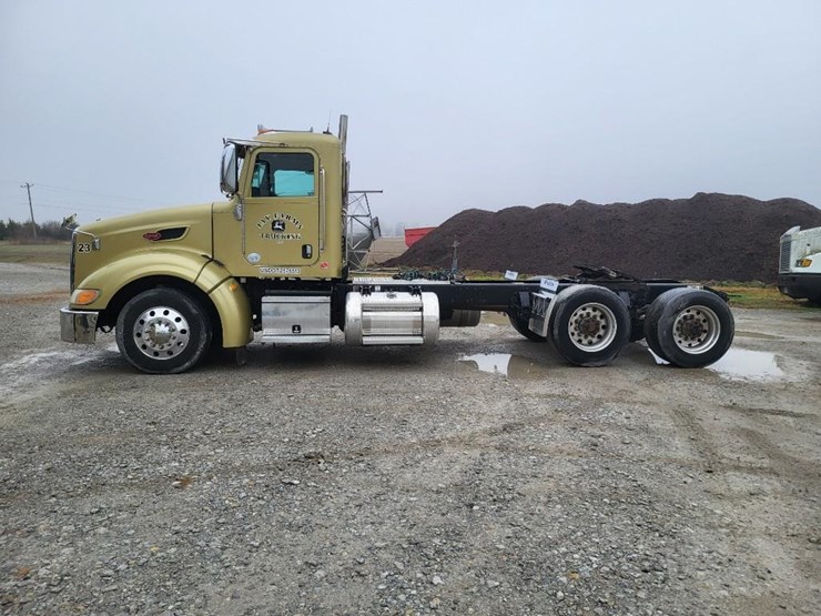 2012-peterbilt-386-image-2