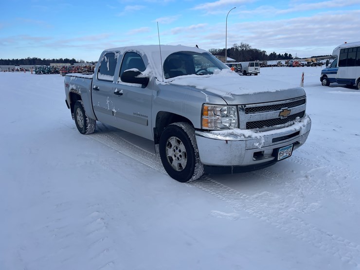 #1158-•-2013-silverado-1500-pickup-truck-(has-mn-title)-image-7