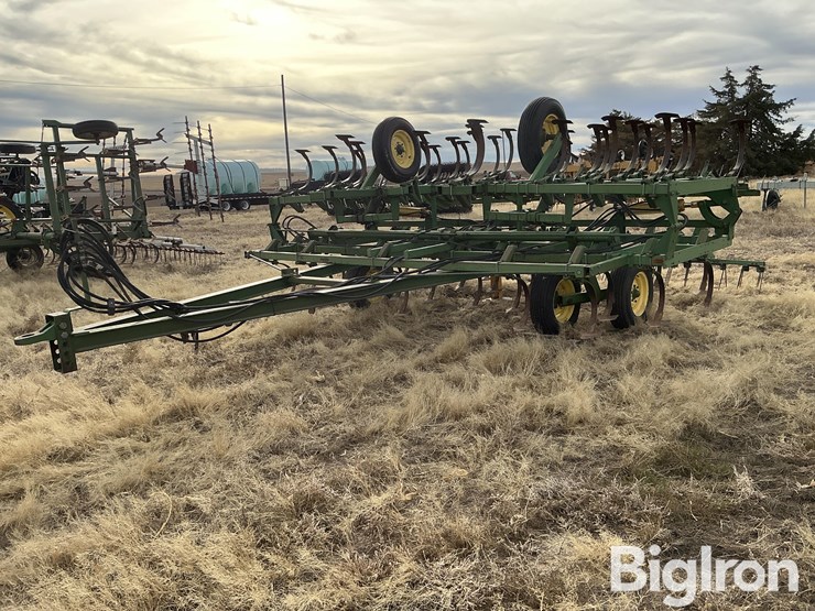 john-deere-1010-image-1