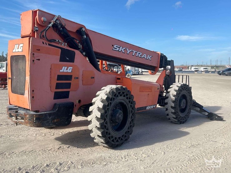 2017-sky-trak-10054-image-1