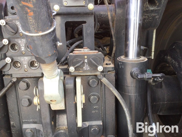 case-ih-magnum-260-image-16