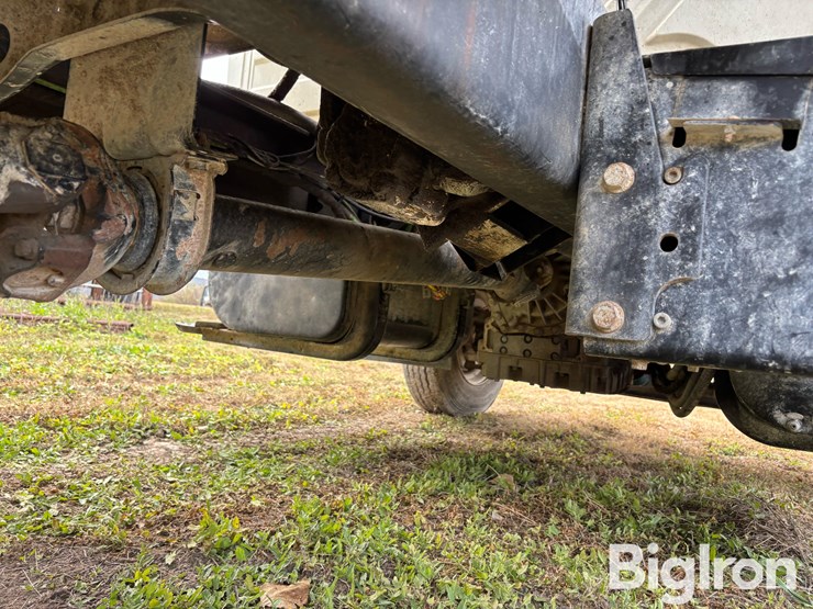 international-7400-image-13