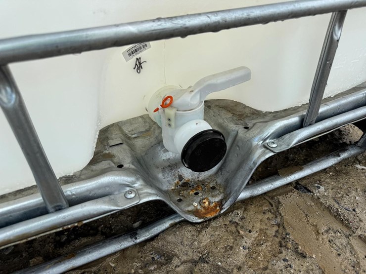 water-tank-tote-image-5