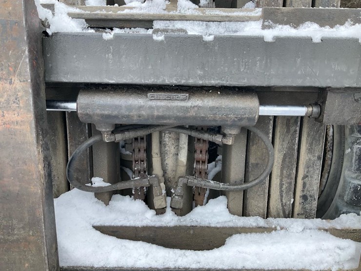 mitsubishi-fg30-image-12