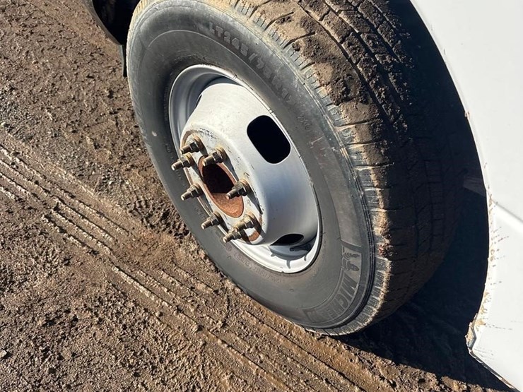 ford-f350-xl-image-12