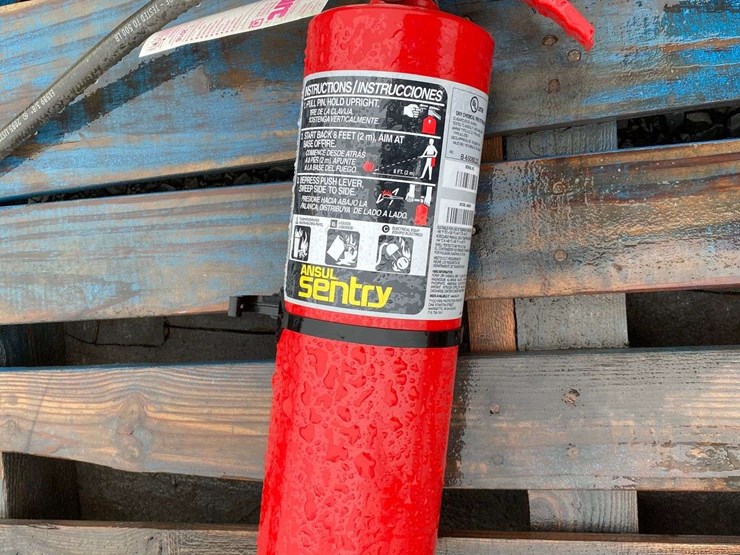 (2)-water-fire-extinguishers,-(2)-ansul-sentry-fire-extinguishers-image-7
