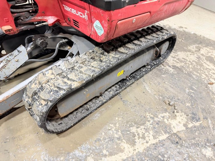 takeuchi-tb230-image-15