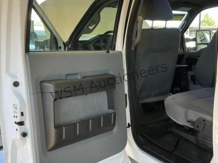 2016-ford-f550-image-25