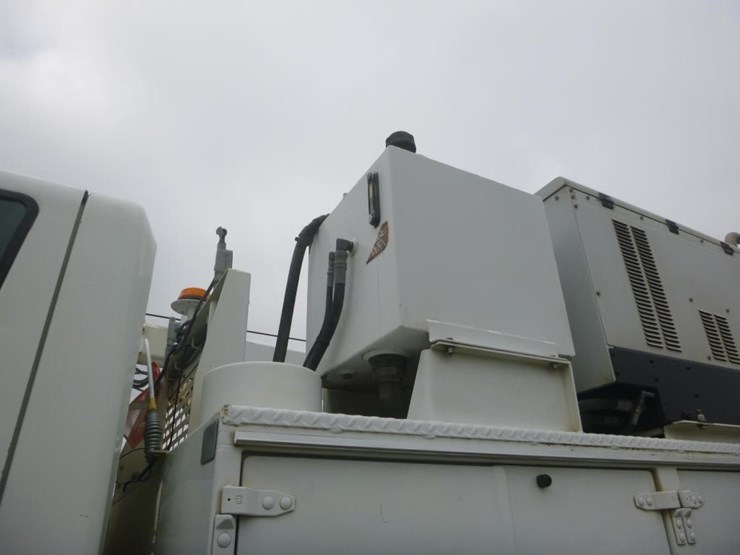 2013-international-durastar-4400-image-12