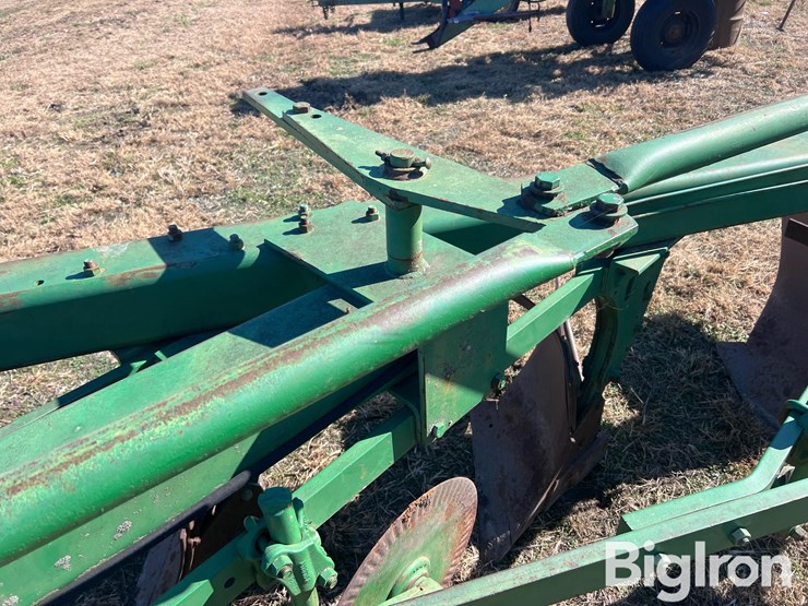 john-deere-8-image-17