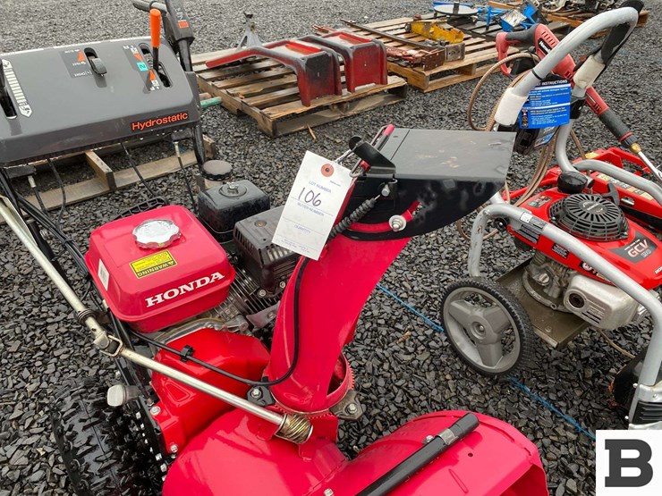 honda-hs724-walk-behind-snowblower-image-8