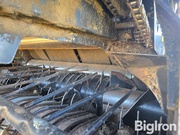 case-ih-rb565-premium-image-16