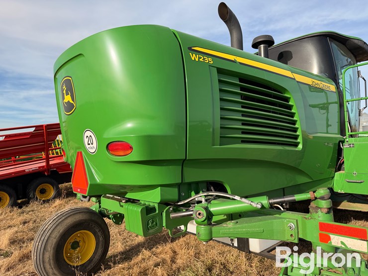 2021-john-deere-w235-image-14
