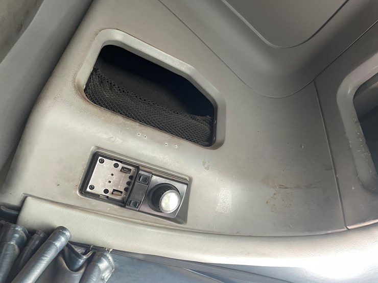 #1154-•-1996-freightliner-truck-tractor-(has-mn-reconstructed-title)-image-48