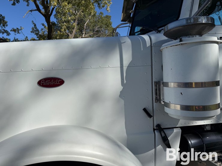 2008-peterbilt-388-image-15