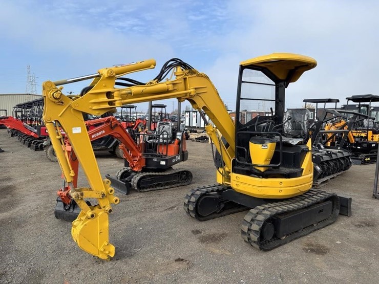 komatsu-pc12uu-2-image-1