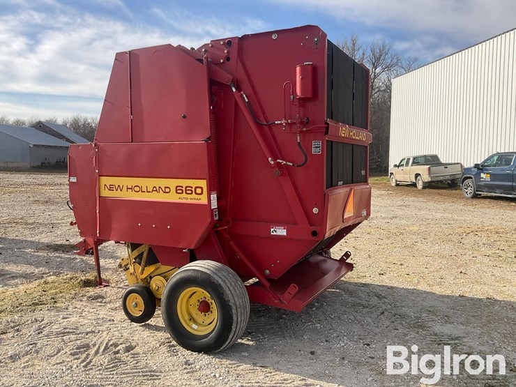 new-holland-660-image-7