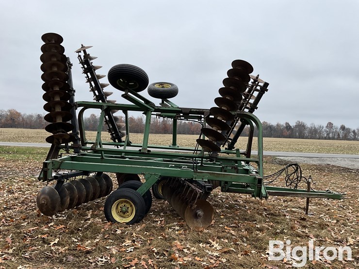 john-deere-230-image-4