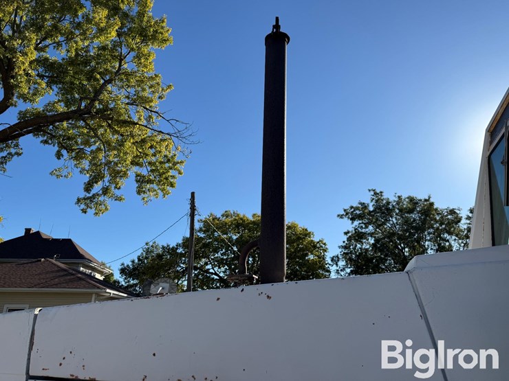 case-1370-2wd-tractor-image-20