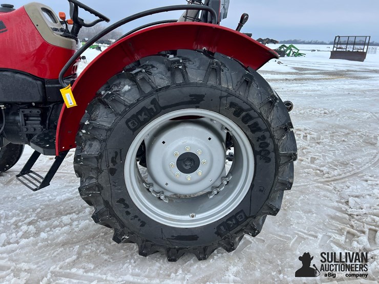 case-ih-farmall-70a-image-9