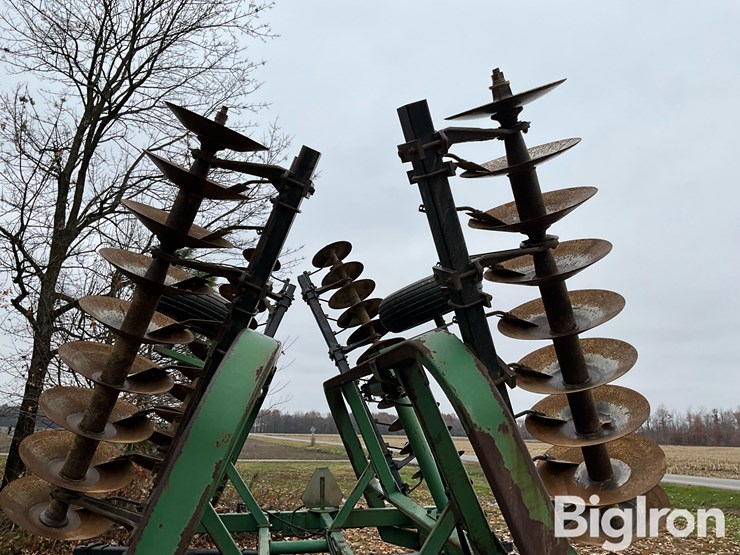 john-deere-230-image-13