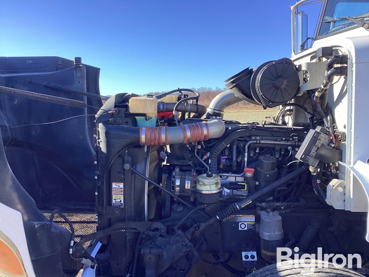 2014-peterbilt-384-image-9