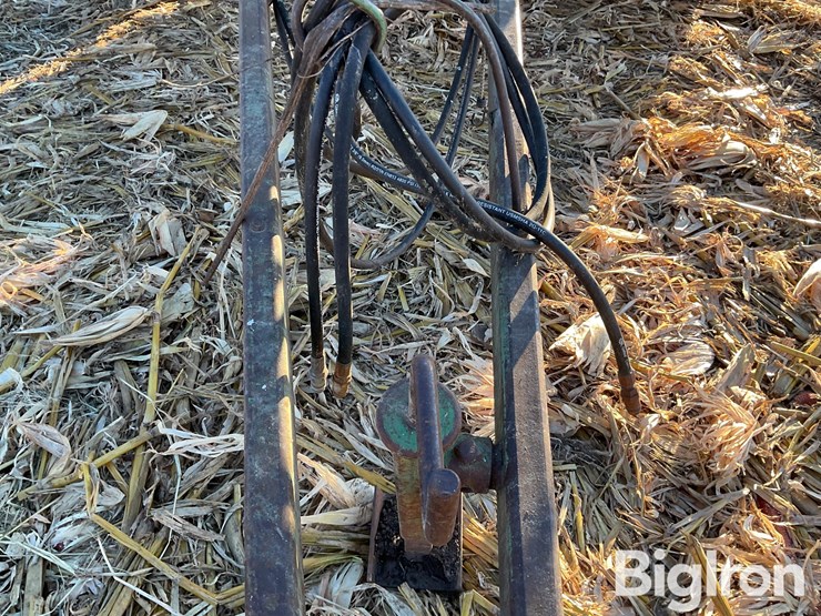 john-deere-230-image-12