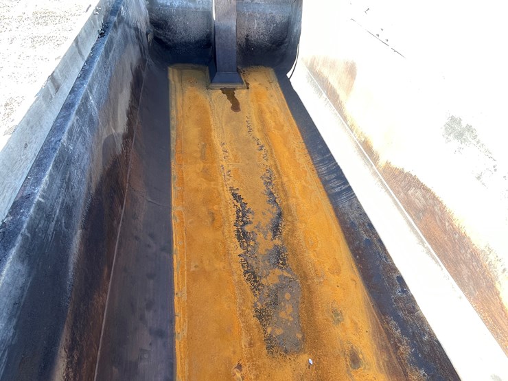 #1110-•-2002-international-5500i-6x4-dump-truck-(has-mn-title)-image-32