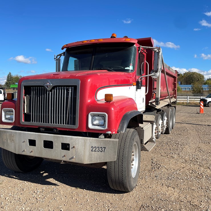 #1110 • 2002 International 5500i 6X4 Dump Truck (Has MN Title)