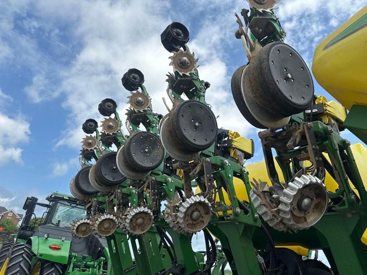 john-deere-1790-image-47