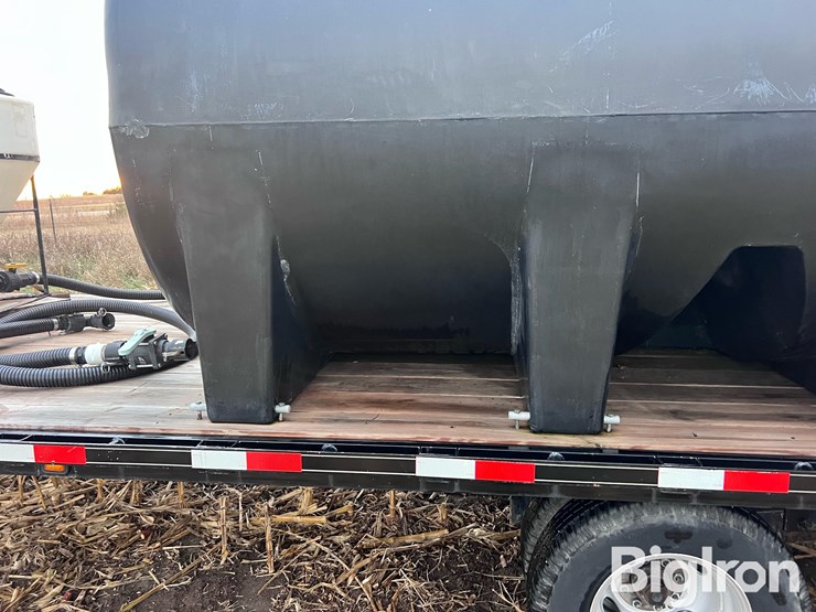 2015-titan-trailer-image-15