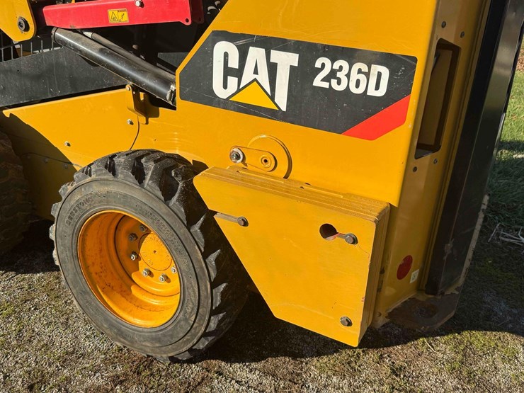 caterpillar-236d-image-15