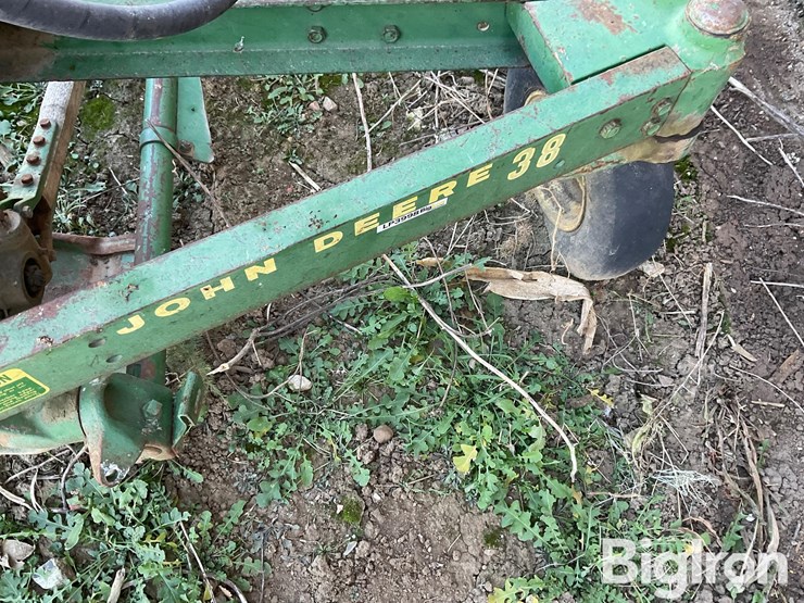 john-deere-38-image-13
