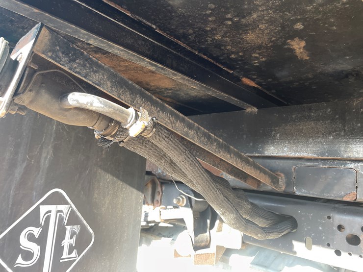 2010-ford-f550-image-21