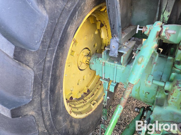 john-deere-3140-image-19