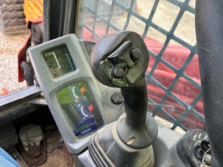 2021-kubota-svl97-2-image-18